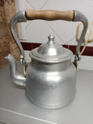 Cafetera Antigua Aluminio con Tapadera