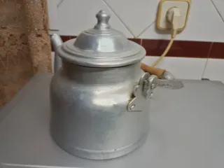 Cafetera Antigua Aluminio con Tapadera