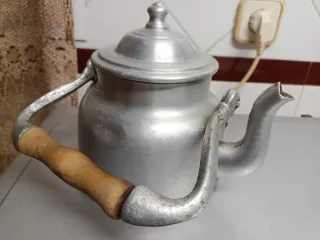 Cafetera Antigua Aluminio con Tapadera