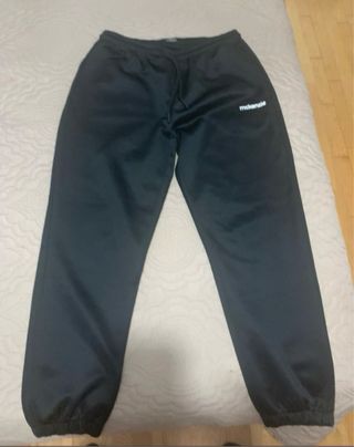 Sudadera McKenzie Negra y patalones a juego