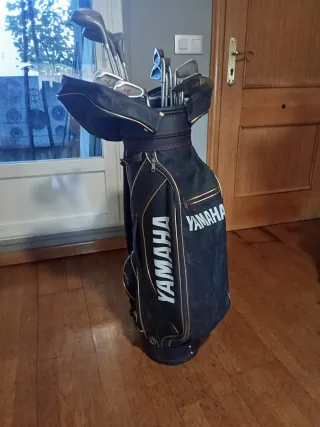 Bolsa  negra de golf Taurus con palos