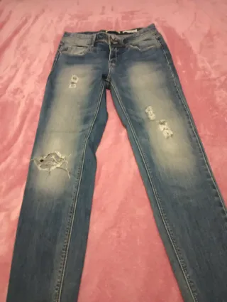 Pantalones vaqueros desgastados