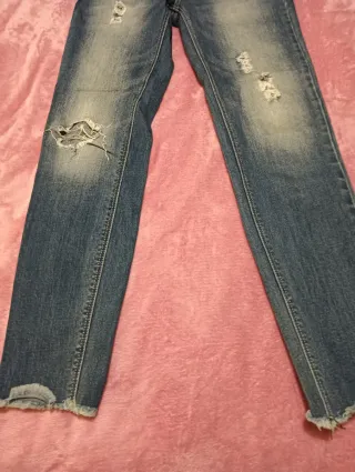 Pantalones vaqueros desgastados