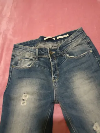 Pantalones vaqueros desgastados