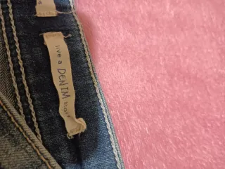 Pantalones vaqueros desgastados