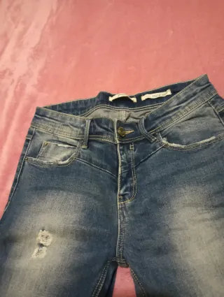 Pantalones vaqueros desgastados