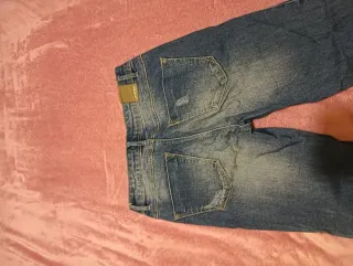 Pantalones vaqueros desgastados