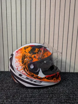 Casco de Moto LS2 con Diseño Naranja