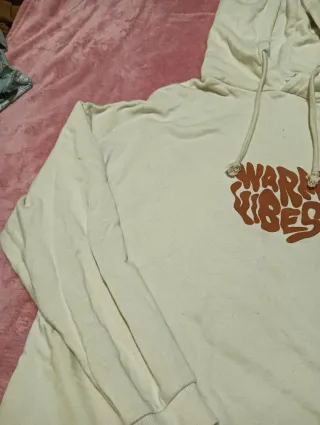 Sudadera beige con estampado