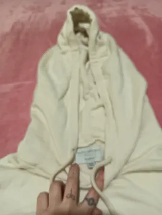 Sudadera beige con estampado