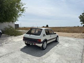 Peugeot 205 GTI