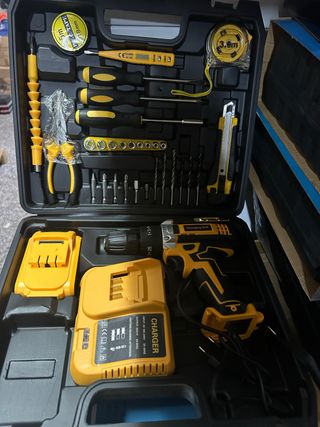 Taladro y herramientas con maletin