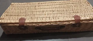 Cesta de picnic de mimbre y cuero