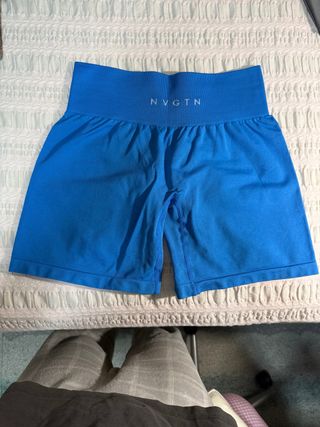 Shorts deportivos NVGTN azules
