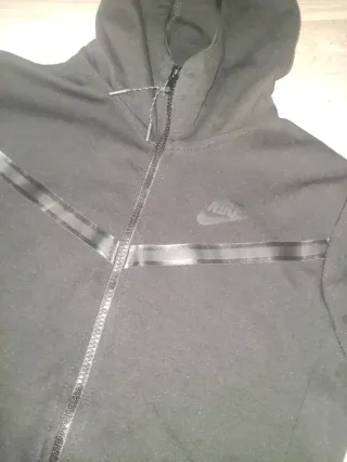 Nike Tech Fleece Negro