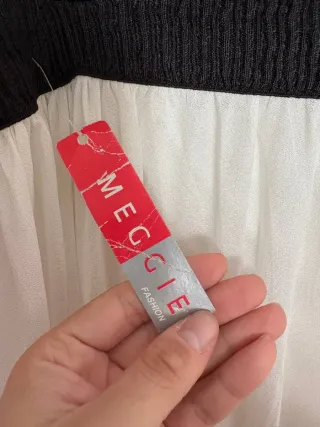 Falda larga blanca con cinturilla negra