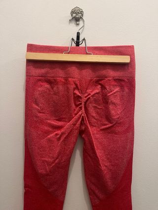 Leggings deportivos favorecedores color rosa