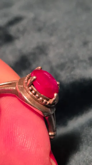 Anillo de plata con rubí