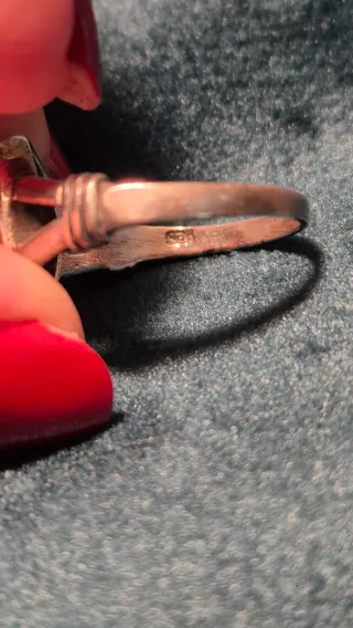 Anillo de plata con rubí