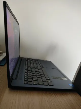 Portátil Lenovo i7 16GB RAM 512GB SSD. 15'6 pulg.