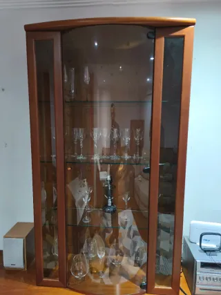 Vidriera de salón de madera y cristal