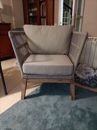 Sillón moderno beige y marrón