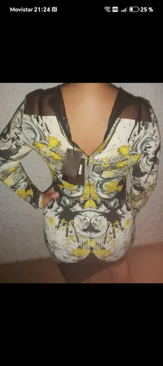 Vestido Roberto Cavalli floreado.