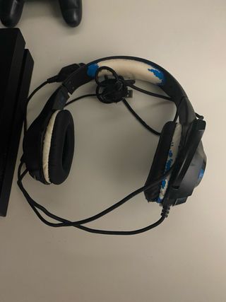 Consola PS4 Sony Negra + Mando+Juego