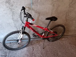 Bicicleta Roja Montaña