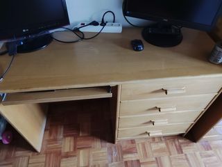 Escritorio de madera maciza