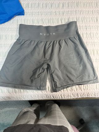 Shorts deportivos grises NVGTN talla S