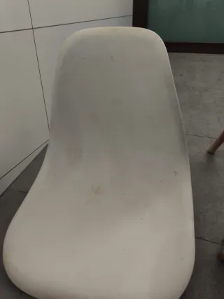 Sillas Diseño Patas Madera Hay 2 sillas completas