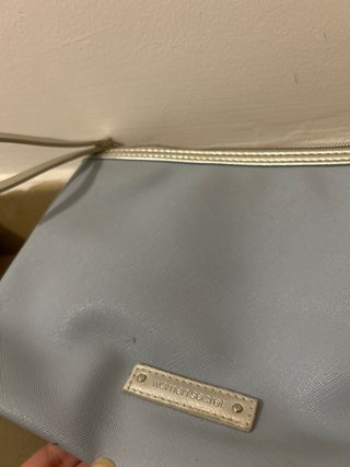 Neceser o bolsa de aseo azul y plateado