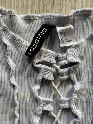 Top corto Divided gris con cordones