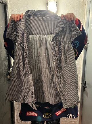 Blusa de rayas azul y blanca