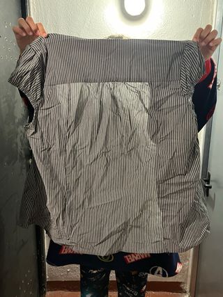 Blusa de rayas azul y blanca
