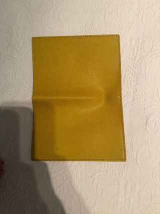 Funda de Pasaporte Amarilla