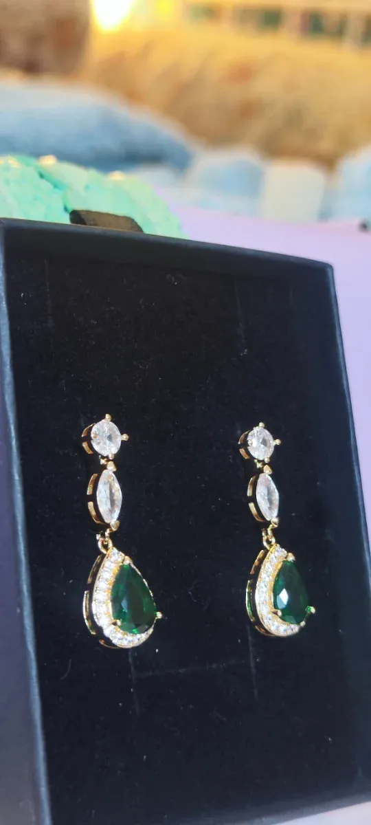 Pendientes largos dorado y verde