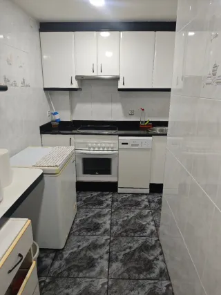 Alquiler habit. MUY Grande (12m²) Renfe Bellvitge