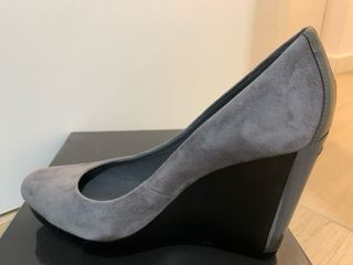 Zapatos tacón ante gris Calvin Klein
