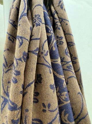 Sciarpa nuova con fantasia floreale