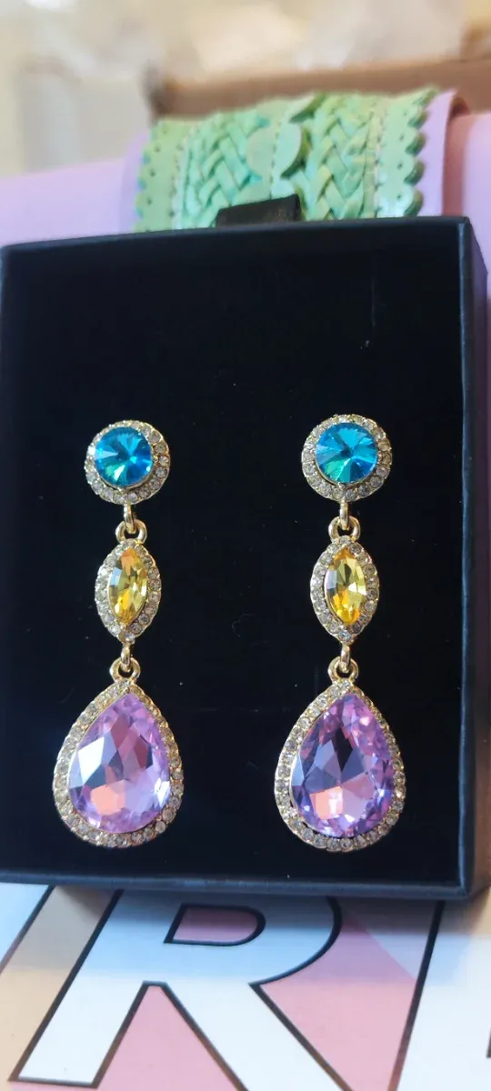 Pendientes largos con piedras de colores