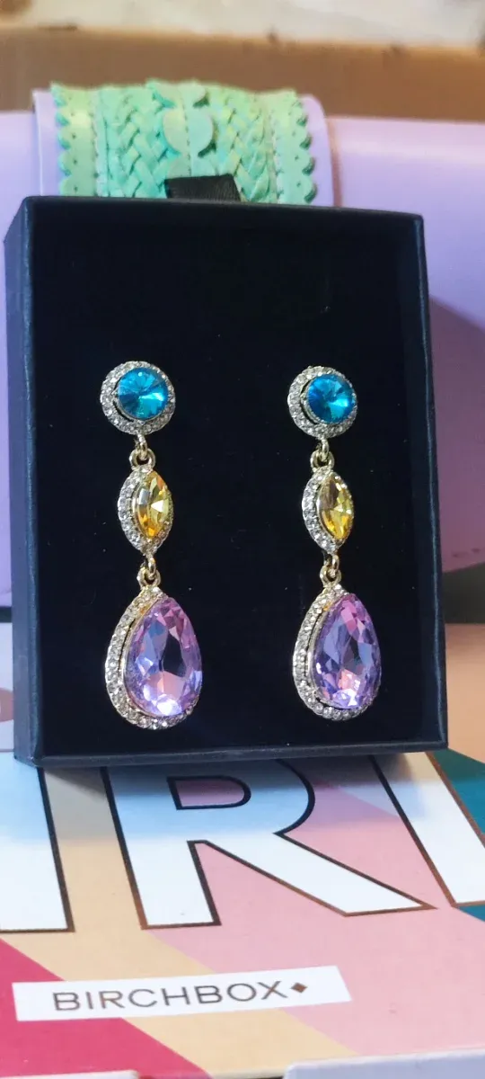 Pendientes largos con piedras de colores