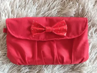 Pochette rossa con fiocco a pois