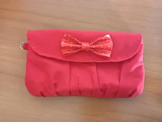 Pochette rossa con fiocco a pois
