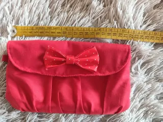 Pochette rossa con fiocco a pois
