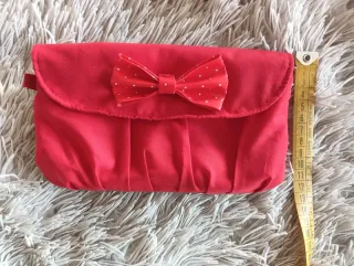 Pochette rossa con fiocco a pois