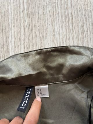 Camisa verde satinada crop