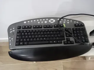 Monitor y Teclado Ordenador