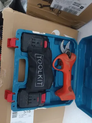 Tijeras Eléctricas Anova con Baterías